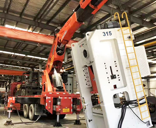 张家口下花园提升工作效率，选择优质折臂吊租赁服务