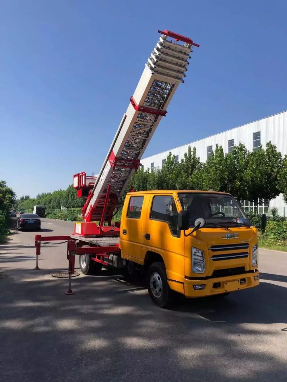 张家口下花园附近的云梯车出租服务：轻松解决高空作业需求